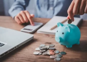 Quanto custa viver 24 horas no Brasil sem luxo, sem lazer e sem nada além do básico?