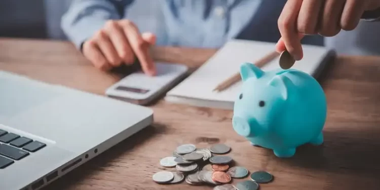 Quanto custa viver 24 horas no Brasil sem luxo, sem lazer e sem nada além do básico?